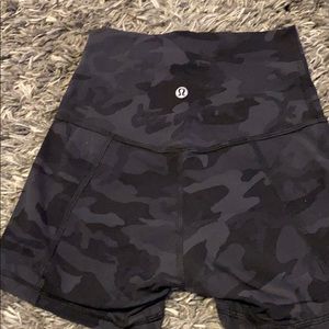 Lulu lemon 4”short